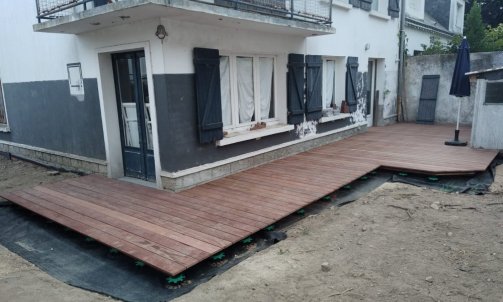 Terrasse bois sur plots PVC à Landevant